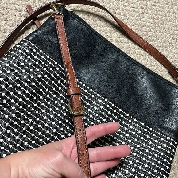 Fossil black and white Fiona shoulder bag with multiple pockets - Picture 12 of 15